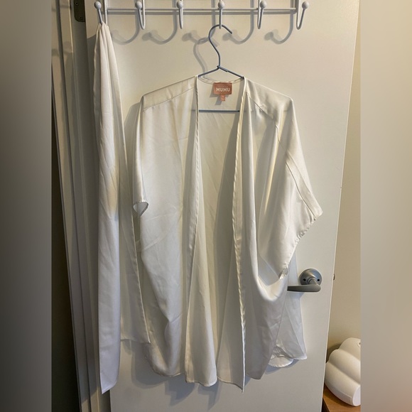 First Look Bridal White Robe Wedding Getting Ready - Picture 6 of 11